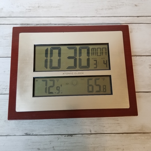 La Crosse Technology Intelligent Weather Forecast Digital Wall/Desk Clock - Picture 3 of 10